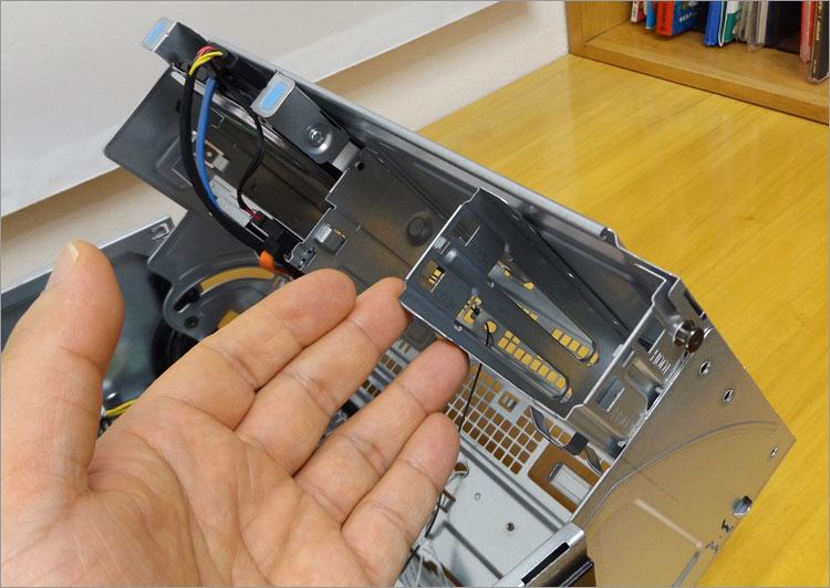 DELLのサポートに2.5インチドライブはない