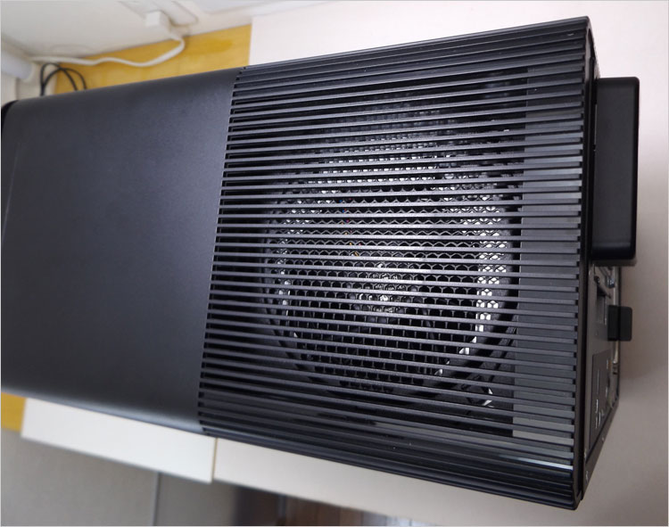 12センチ角ファンだったが、9cmファンに格下げ