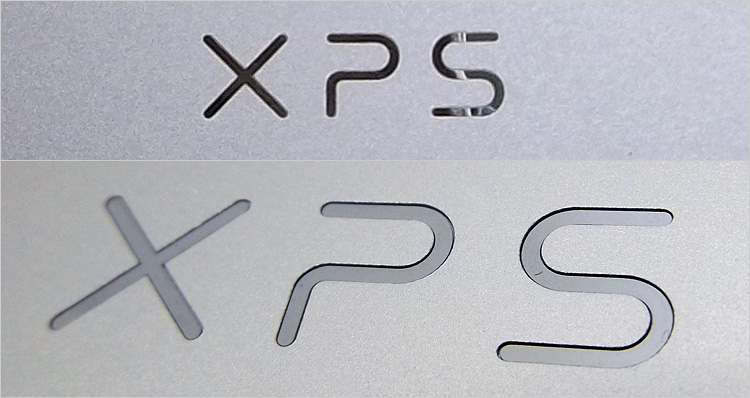 ステンレスのXPSロゴを手作業ではめ込み