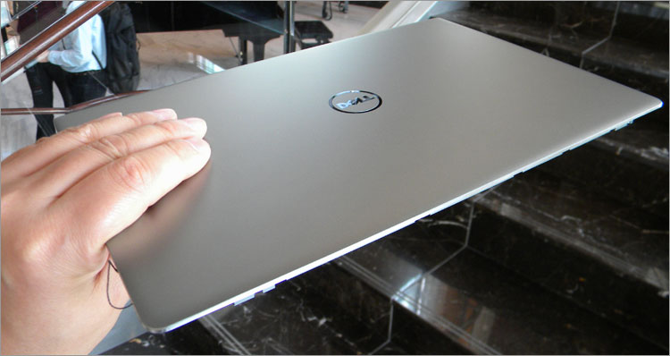 アルマイト加工のXPS 13デザイン