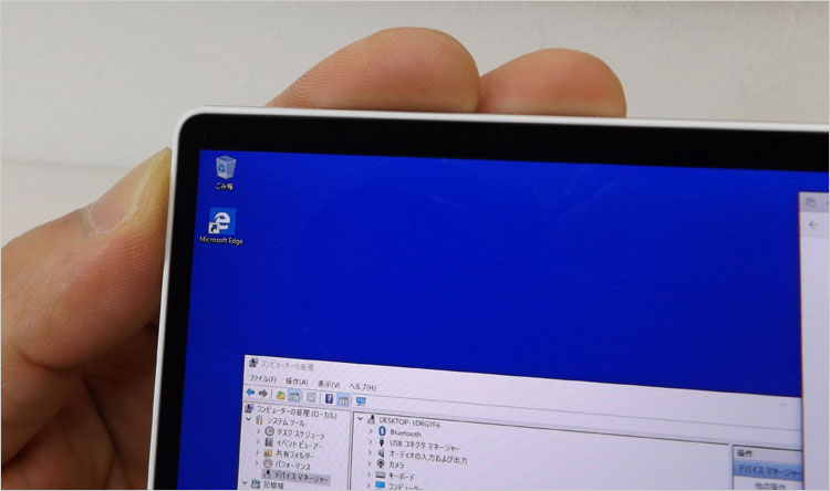 、ディスプレイベゼルの段差がなく全面フラット