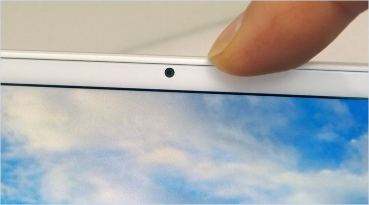 設計上不可能だったWebカメラの位置