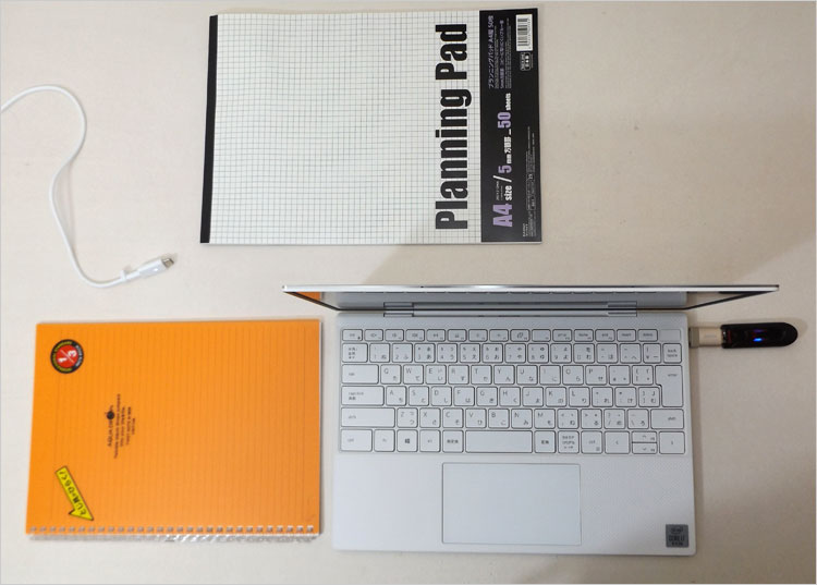 XPS 13-9300とサイズ比較