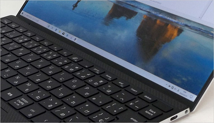 DELLロゴが省かれているくらい