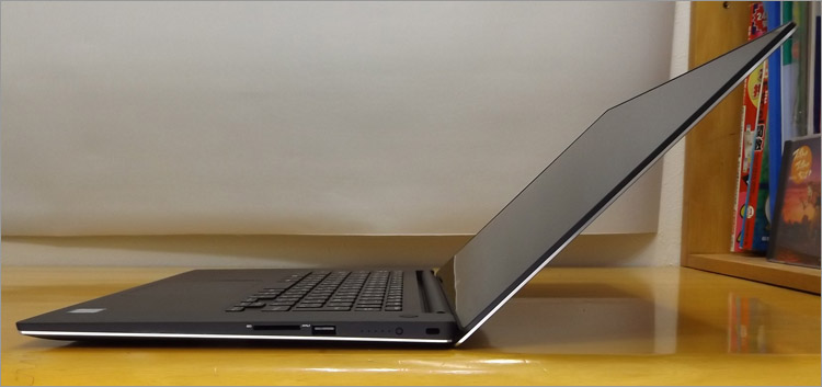 ディスプレイ可動域