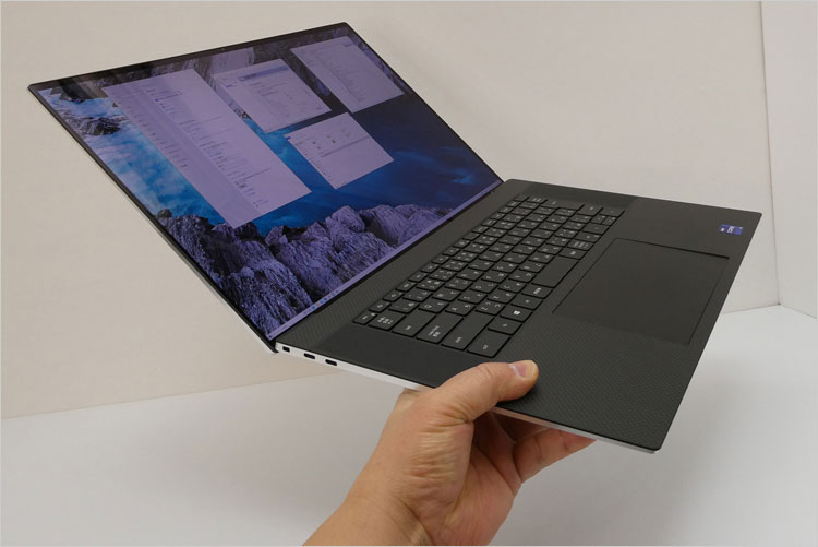 XPS 17-9710実機は2.469 kgで軽くはない