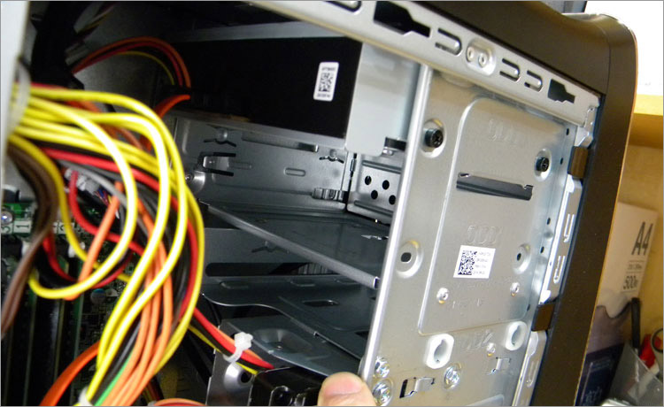 XPS 8900のドライブベイ