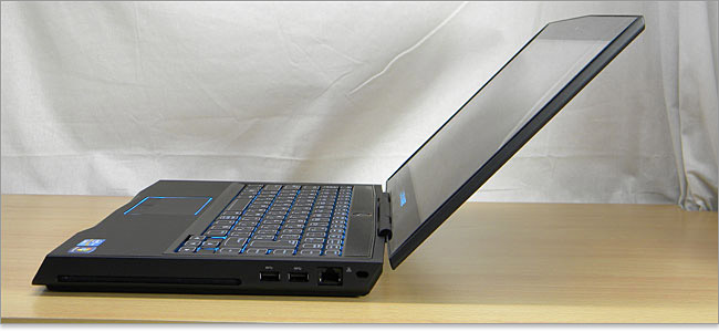 Alienware M14xの可動域