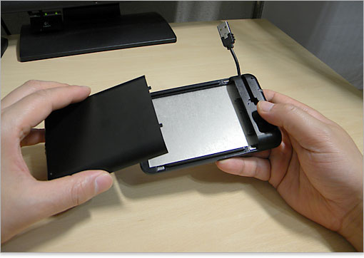 スライドして裏フタ