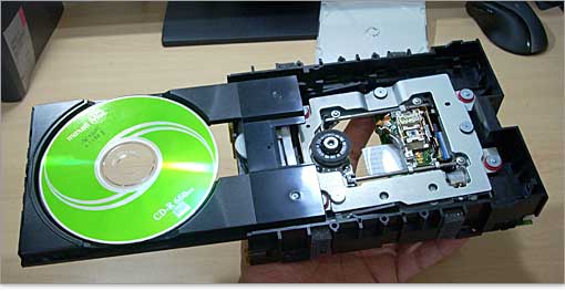 パソコン購入の知識の余興で光学ドライブを解体