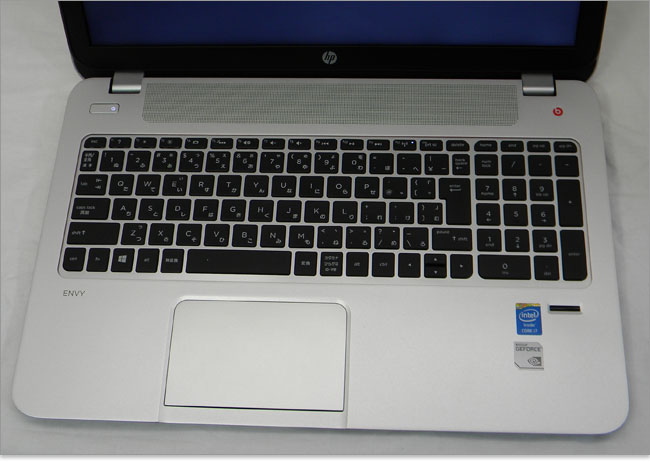 ENVY15-j100のキーボード上部にもスピーカを搭載