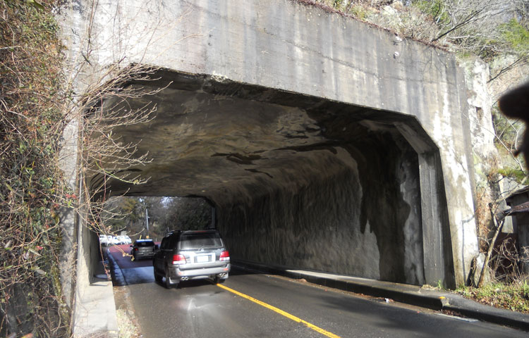 江持洞門の写真