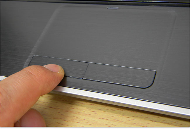 Inspiron 13zは独立したクリックボタン