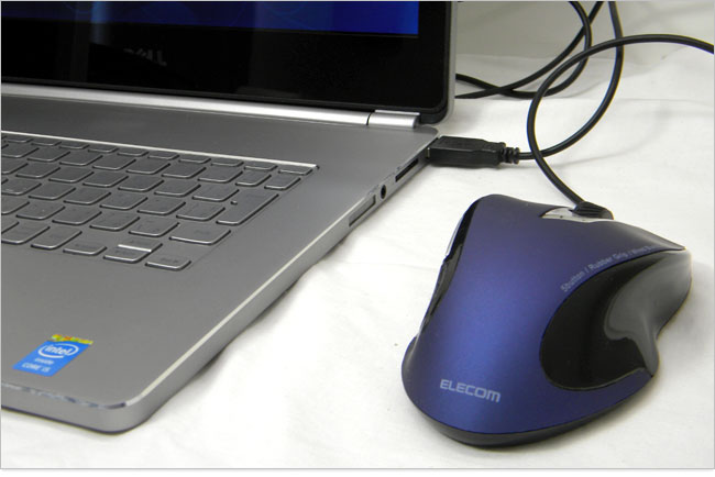 マウスの接続にはベストポジションであるInspiron 14 7000シリーズでは