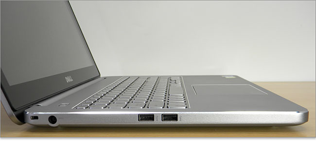 USB3.0端子が2基あるのInspiron 15 7000シリーズ