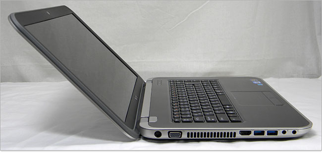 手前側にUSB3.0端子