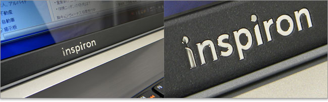 メッキ加工がされているInspironロゴ