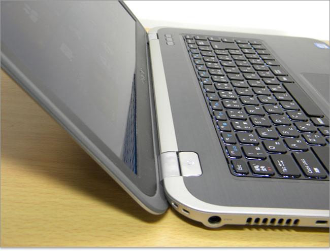 ディスプレイの開閉機構も