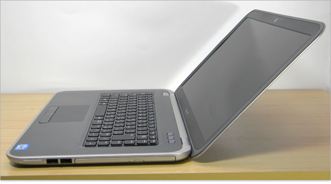 Inspiron 15z Ultrabookのディスプレイの可動域