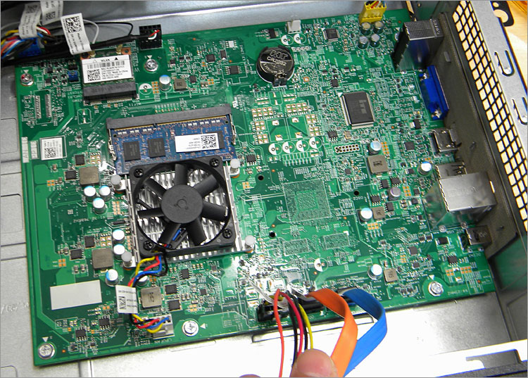 DDR3L SO-DIMMスロット