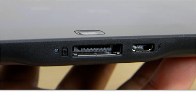 Latitude 10の別売りのドッキングステーション用端子