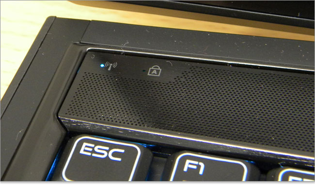 Alienware M14xの電源ボタンとスピーカー