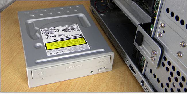 DVDドライブを搭載する～光学ドライブはなくなるのか