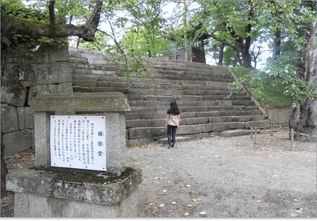 西出丸近くには、鐘撞堂