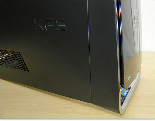 プレス加工されたXPS ロゴ。