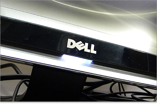 ベゼル中央下には間接照明