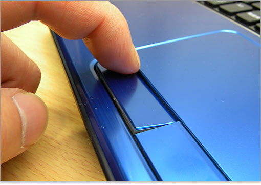 Inspiron 15R(N5110)最初に違和感を感じたのはグニャリ