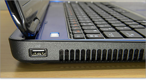 Inspiron 15R（N5110）では「USB2.0端子2つ、USB3.0端子2つ」を装備