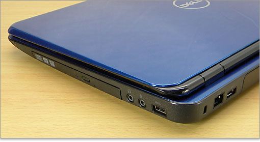 Inspiron 15R（N5110）ディスプレイを閉じたときの様子。