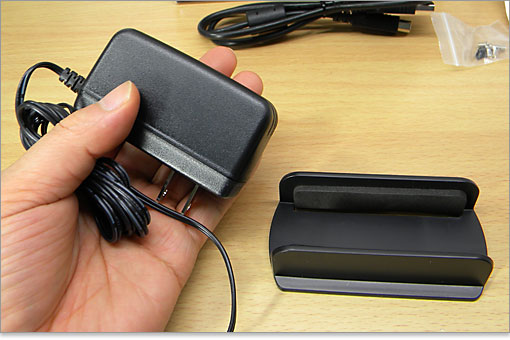 専用ACアダプタ。