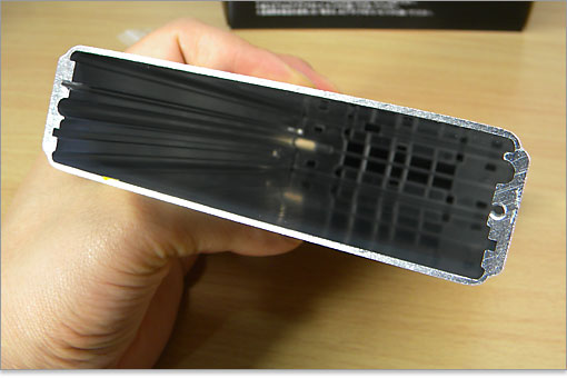 HDDケース内部。