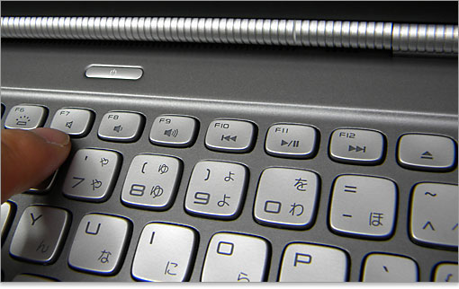 音量調整や再生に関わる操作キー