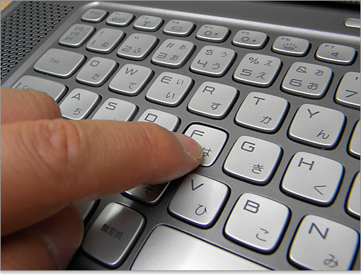 従来のキーボードよりたわみ具合が少ない