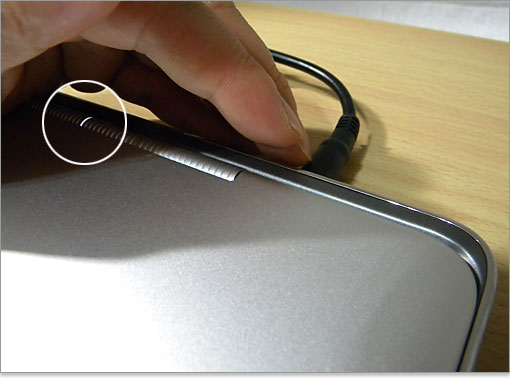 そのまま電源ライトが確認できる構造です。