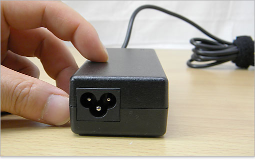 電源コードを接続します