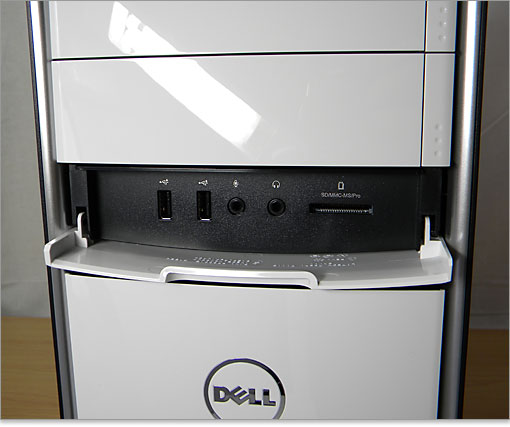 メモリカードスロットといえば追加オプションでしたが、今や標準装備となっています。