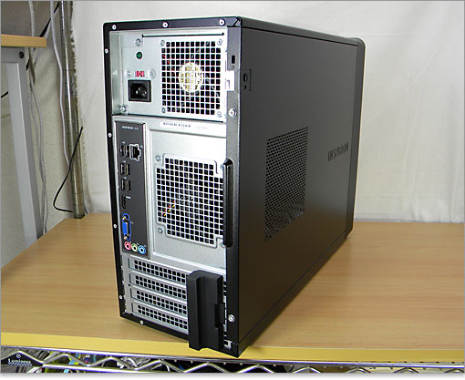 Inspiron 620の左側面を見た様子。