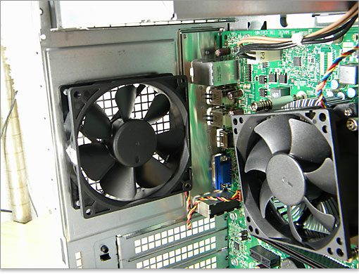 PCケースファン。9センチ角ファン
