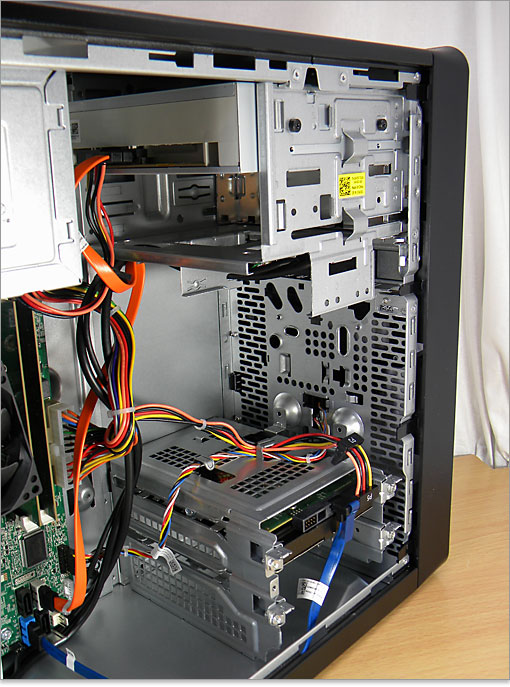 前機種inspiron 580では側面に壁