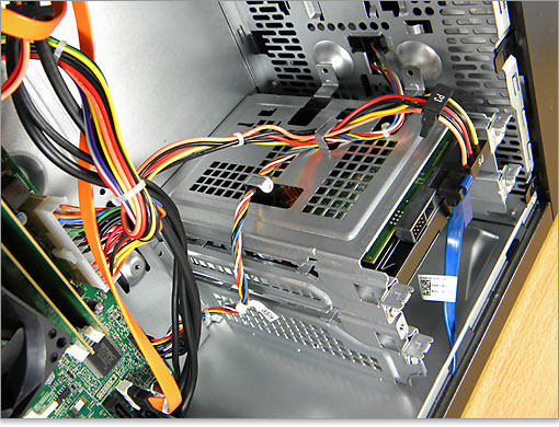 、HDDの排熱が考慮されています。