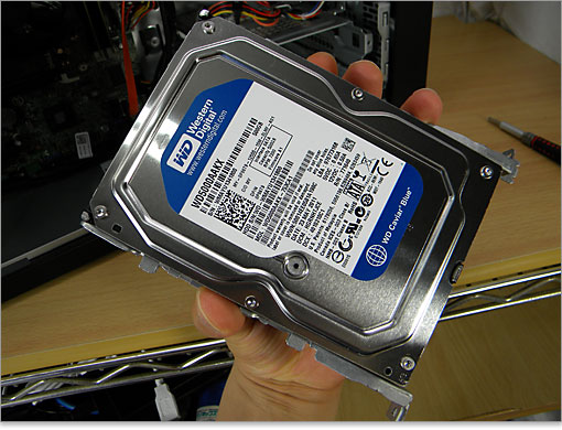 Inspiron 620では、WesternDigital製WD5000AAKXのHDD