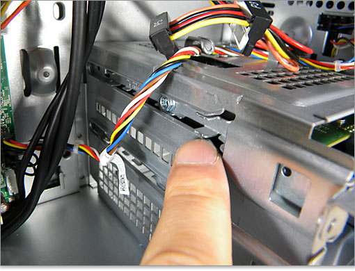 スライドして格納されています。