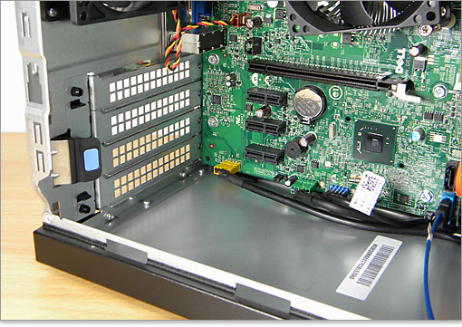 PCI Express × 16が1基、PCI Express × 1が3基