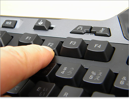 ファンクションキーを押す。充分押しやすいです。