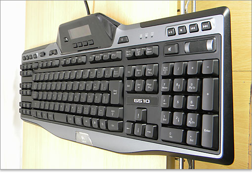 角度つきで右側。