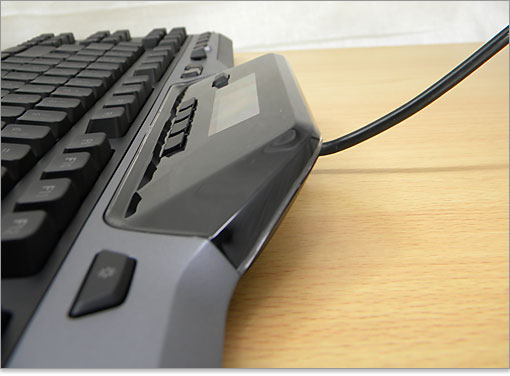 ゲームパネルLCDの側面。